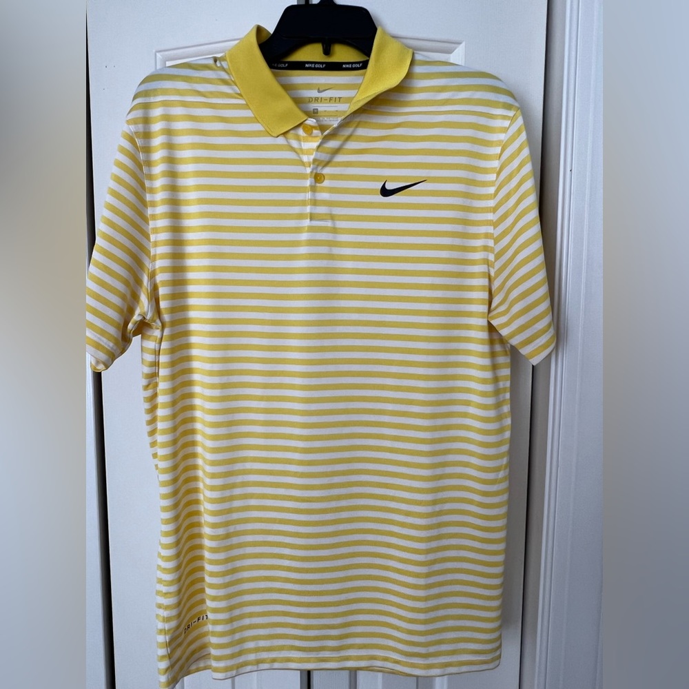 Nike Dri-Fit golf shirt for men. Size M.